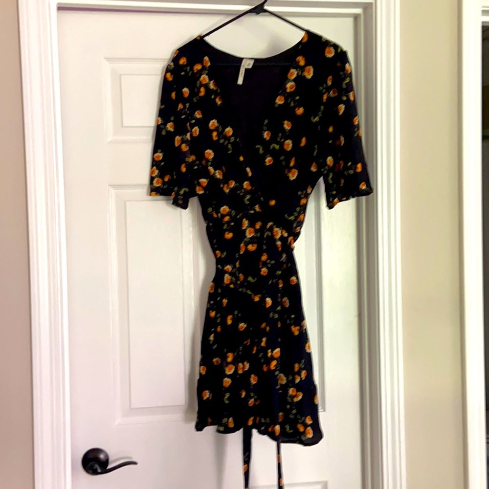 Really cute wrap dress, perfect for Fall! Miami brand, xl, great condition!